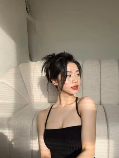 Dù sở hữu nhan sắc rực rỡ, khó ai bì nhưng trong quá khứ, cô là cái tên thị phi, từng nhận về không ít ồn ào. Ảnh: FBNV