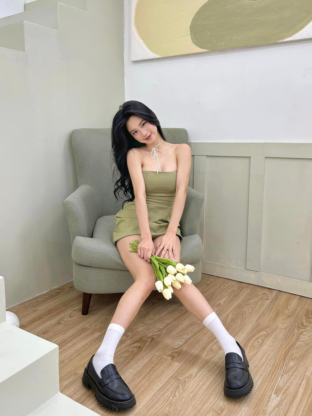Mới đây nàng hot girl này tiếp tục khiến dân tình "đứng ngồi không yên" bởi nhan sắc xinh đẹp, nổi bật chẳng hề kém cạnh thời kỳ hoàng kim.