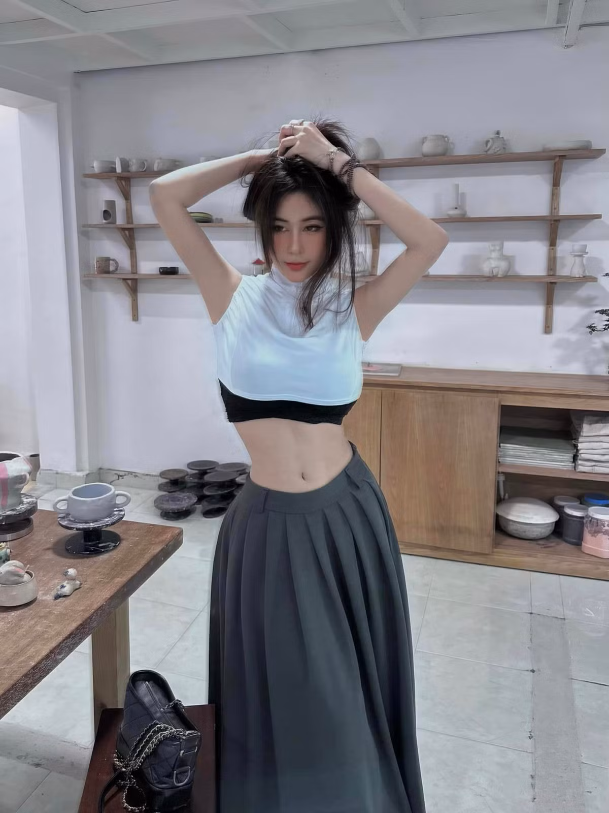 Từ những năm còn ngồi trên ghế nhà trường, Võ Ngọc Trân đã nổi cồn cào với những lời khen có cánh cho sắc vóc nổi bật.