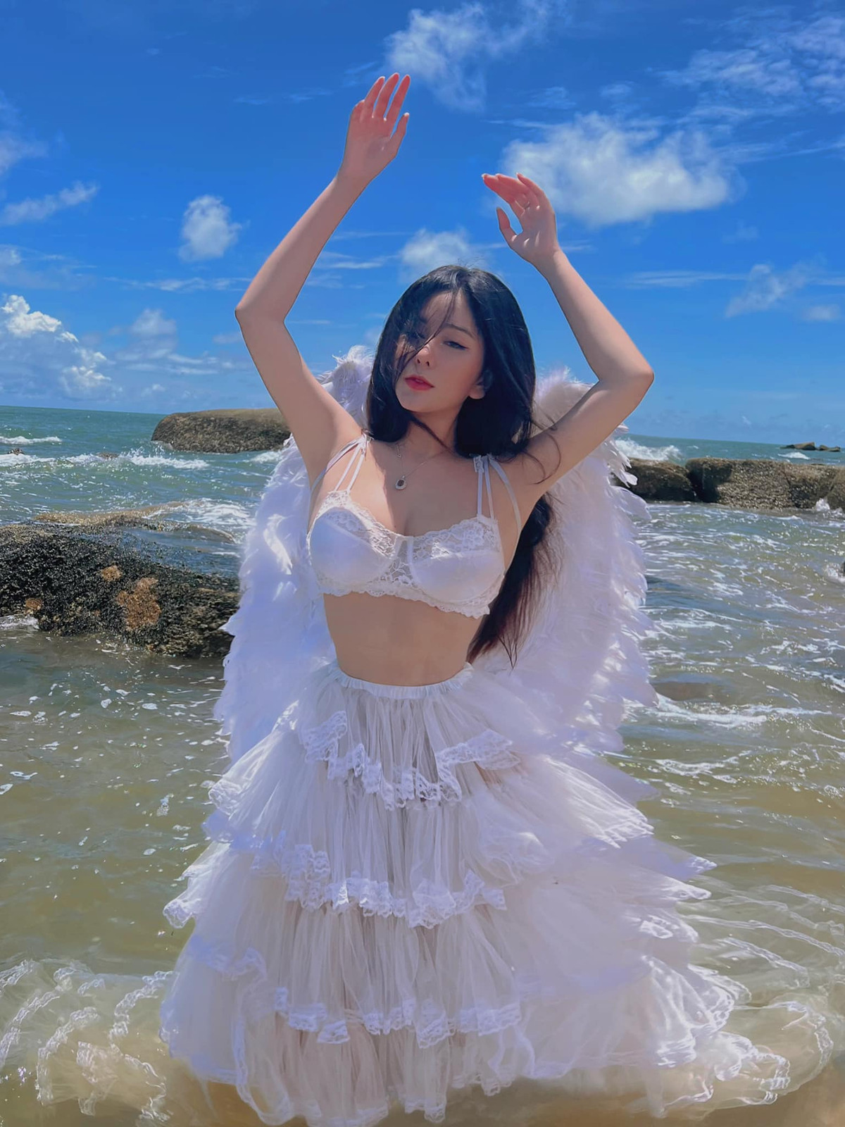 Chia sẻ trên trang cá nhân, Ngọc Trân cho biết cô rất chăm chỉ chăm sóc và rèn luyện thân thể.