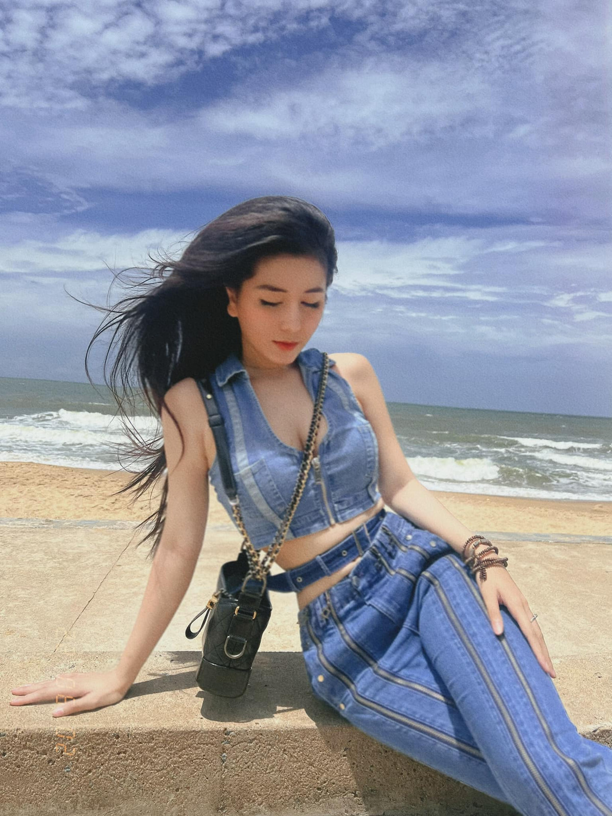 Số đo này đẹp thậm chí còn vượt các ngôi sao hạng A của Vbiz về vóc dáng như Ngọc Trinh.