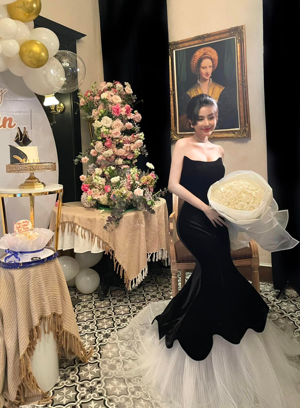 Nàng hot girl Sài thành sinh năm 2001, sở hữu trang Instagram với hơn 1,1 triệu người theo dõi, Facebook với hơn 641 ngàn người follow.