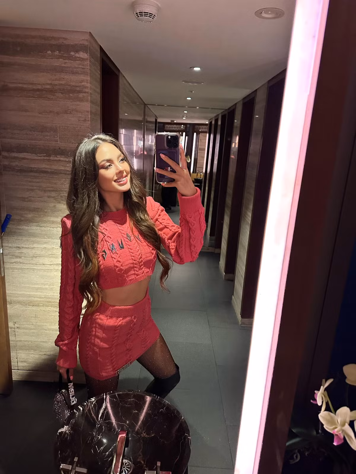 Đến nay, Dianka Zakhidova mới sinh con được hơn 3 tháng. Tuy nhiên, cô đã tự tin khoe dáng nóng bỏng mọi lúc mọi nơi.