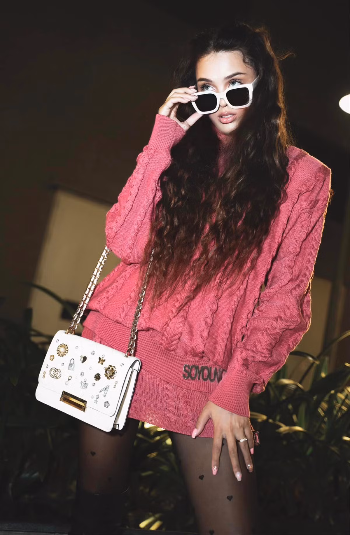 Vào những dịp đặc biệt, Bùi Tiến Dũng luôn gửi tới vợ những món quà ngọt ngào khiến cô cảm thấy an toàn, hạnh phúc. Ảnh: FBNV