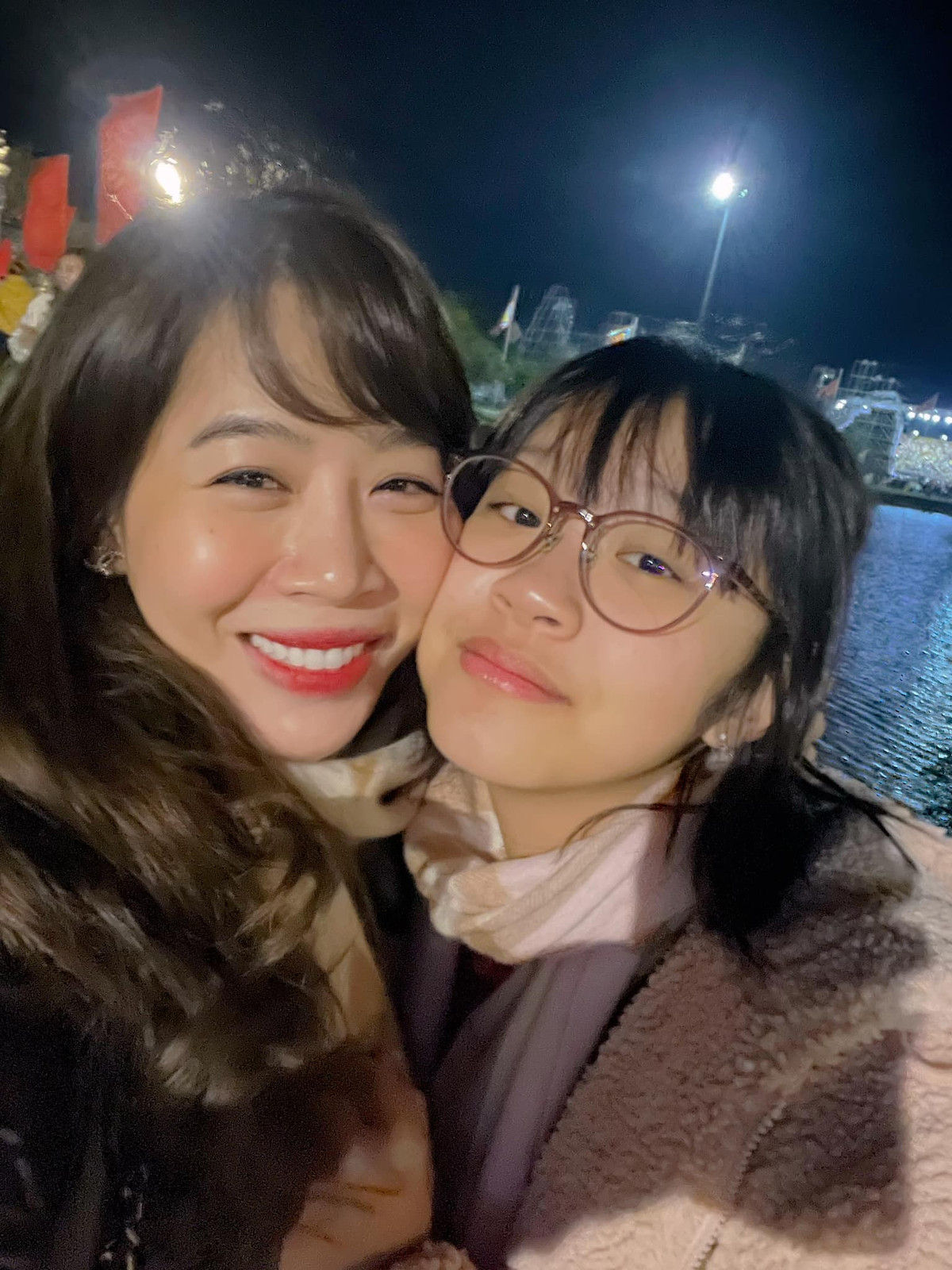 Làm mẹ đơn thân nhiều năm, tự tay chăm sóc cho con gái Sumo, Diệp Chi được cộng đồng mạng biết đến với những chia sẻ về cách chăm sóc con cái hiện đại.