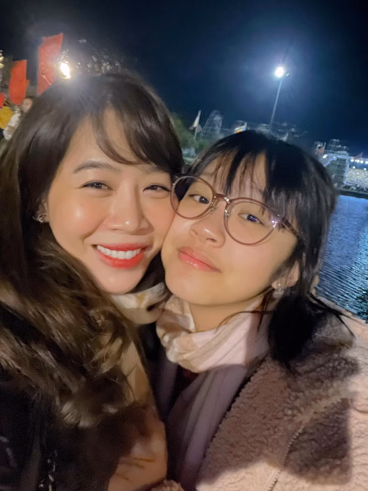 Làm mẹ đơn thân nhiều năm, tự tay chăm sóc cho con gái Sumo, Diệp Chi được cộng đồng mạng biết đến với những chia sẻ về cách chăm sóc con cái hiện đại.