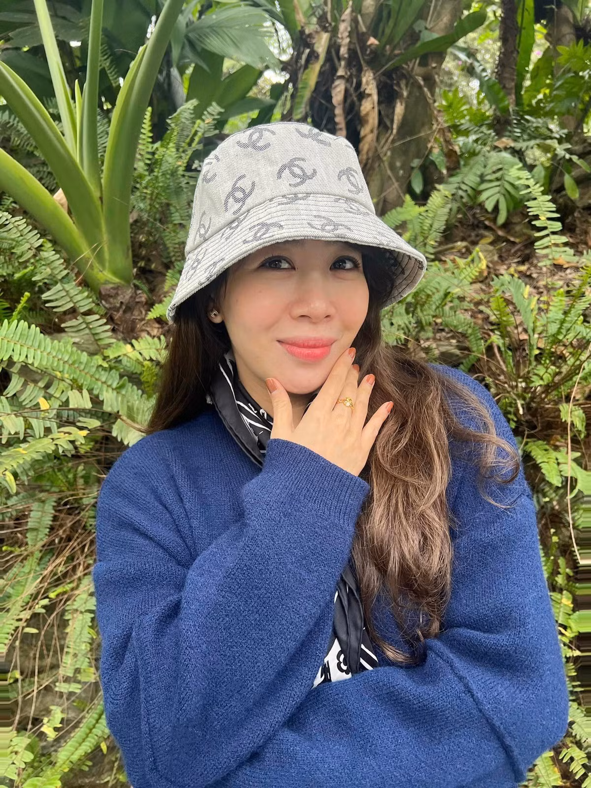 Hai mẹ con MC Diệp Chi thường xuyên đi du lịch cùng nhau, chụp ảnh kỷ niệm không khác gì hai chị em.