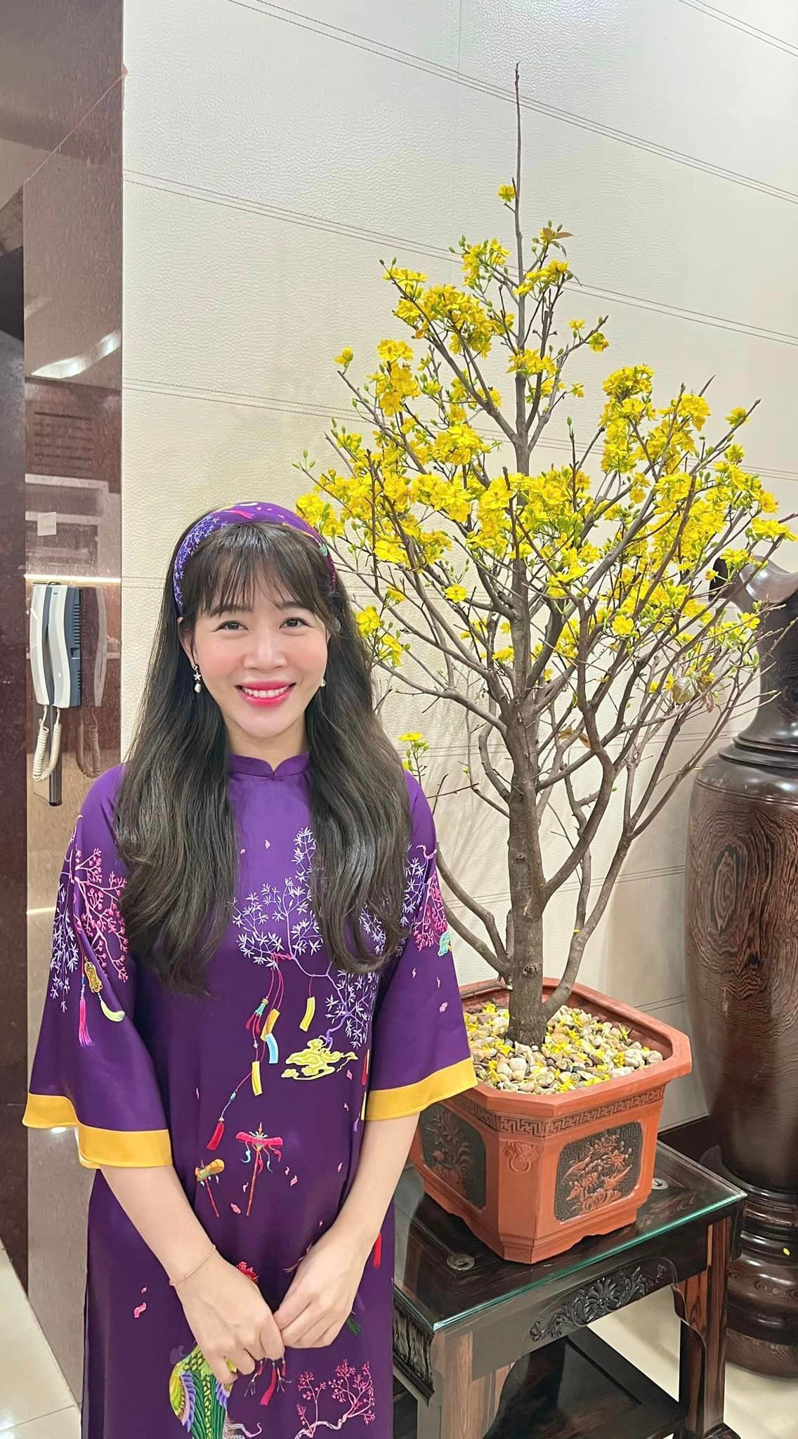 Ngoài trang phục duyên dáng, trẻ trung trên sóng truyền hình, phong cách của MC Diệp Chi ngoài đời cũng rất năng động, cá tính.