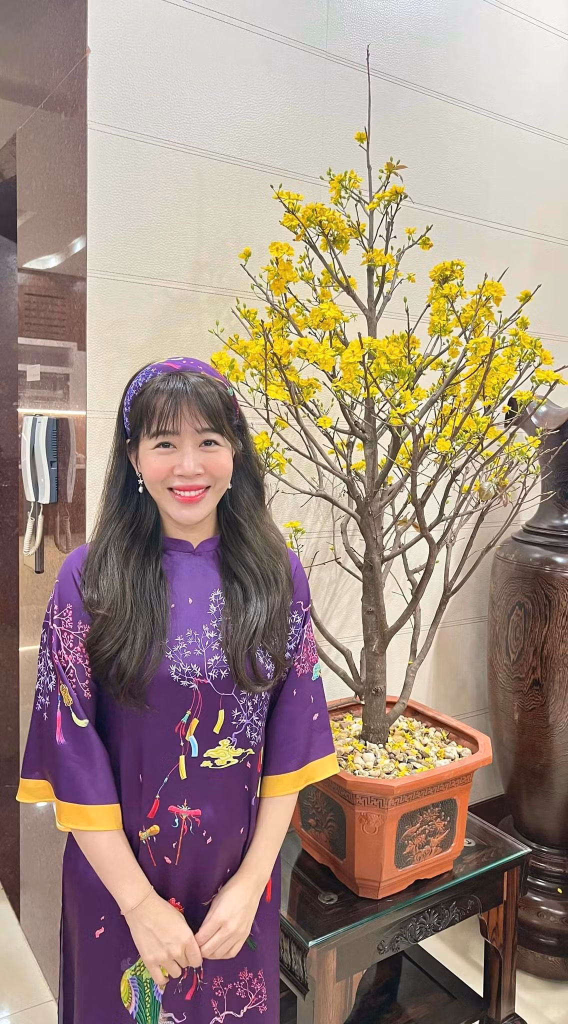 Ngoài trang phục duyên dáng, trẻ trung trên sóng truyền hình, phong cách của MC Diệp Chi ngoài đời cũng rất năng động, cá tính.