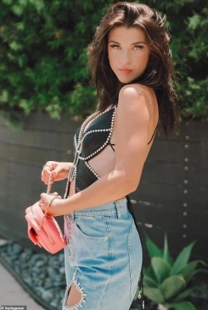 Tiểu thư út nhà Bill Gates lớn lên trong một biệt thự trị giá 131 triệu đô la (hơn 3.000 tỷ đồng) ở Medina, Washington.