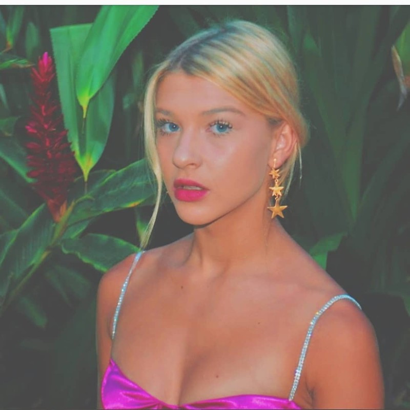 Phoebe thường xuyên khoe ảnh ghi lại phong cách sống đầy sang chảnh, thời thượng.