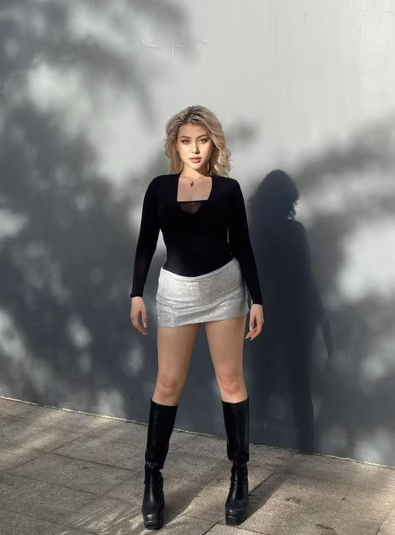 Những hình ảnh đi thẩm mỹ của Sunna nhanh chóng gây chú ý, netizen tò mò khó hiểu vì cô đã sở hữu thân hình với số đo "khủng" nhưng vẫn mong muốn "độ" thêm.