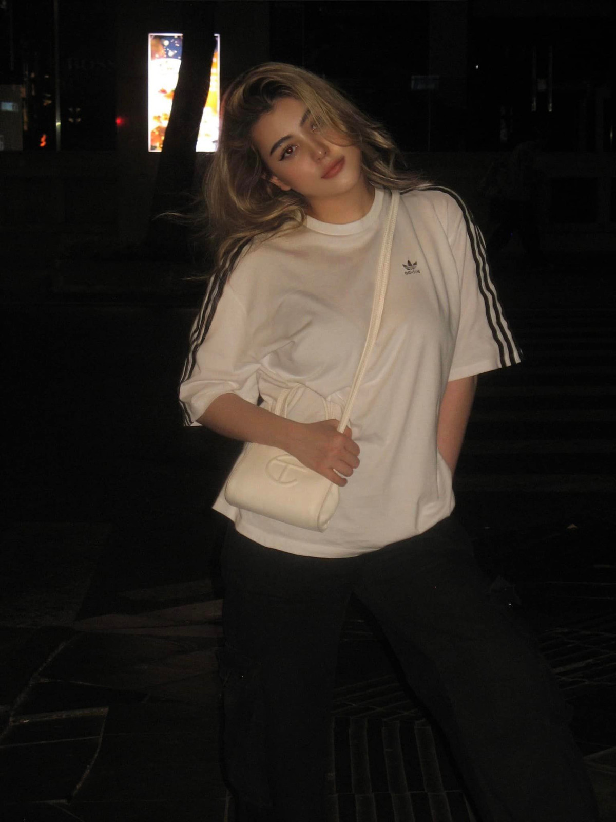 Sắc vóc của hot girl Sunna cũng là đề tài bàn tán xôn xao. Cô nàng được khen về dáng nhanh và sớm quay lại công việc làm mẫu big size của mình.