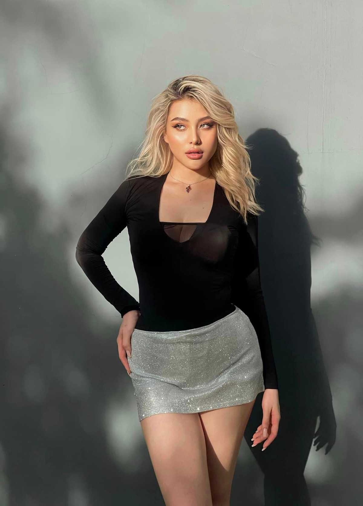 Được biết, Sunna sinh con gái vào tháng 3/2022. Hiện tại, hot girl cho biết cô đang làm việc tích cực hơn để kiếm tiền nuôi con.