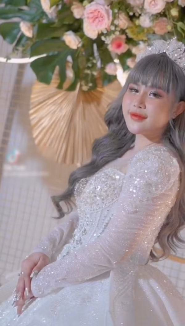 Bên cạnh đó, nhan sắc của hot girl cũng nhận về nhiều lời khen có cánh từ netizen.