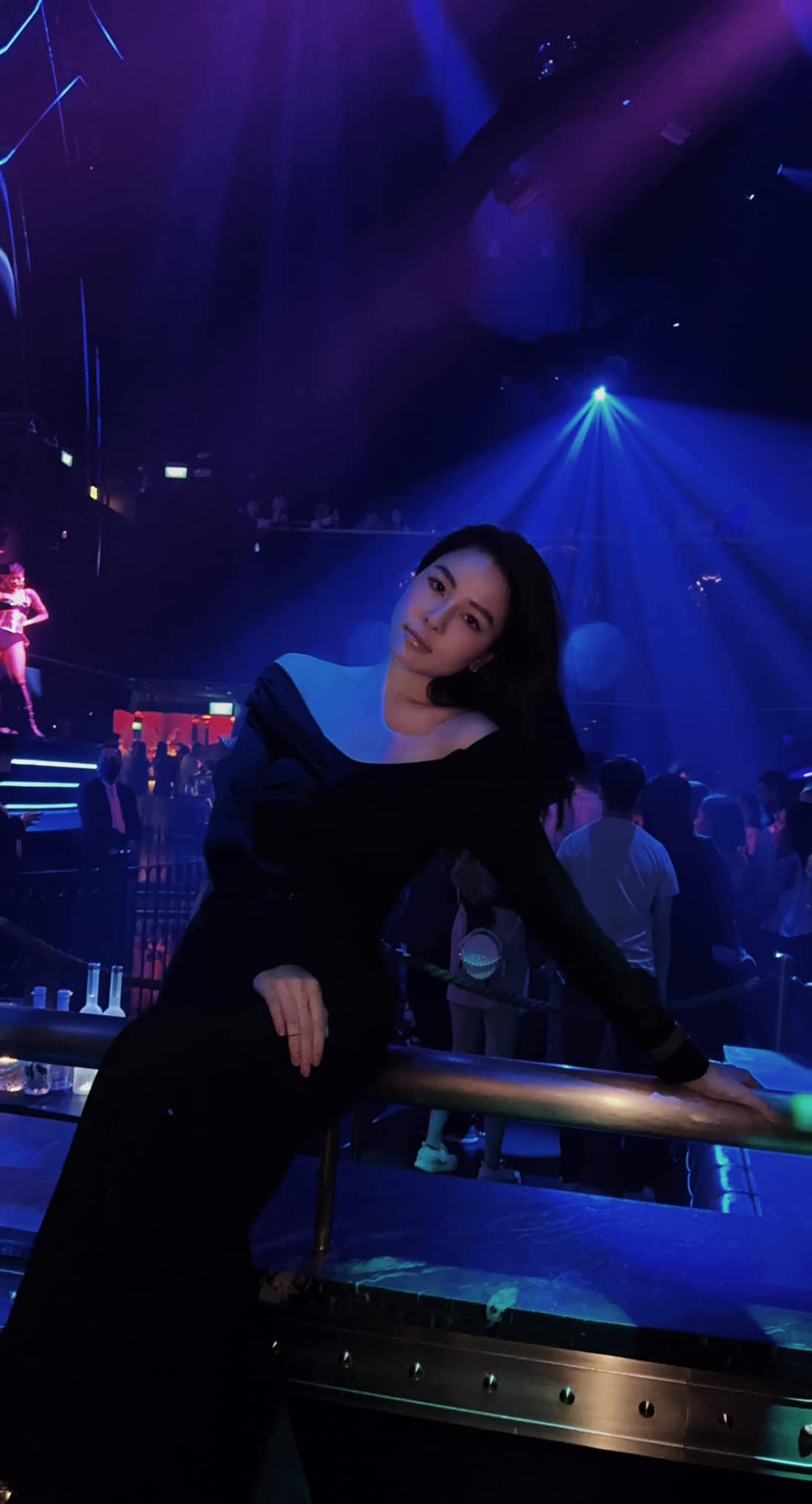 Bên cạnh niềm vui công việc, cựu hot girl Nóng cùng World Cup cũng tận hưởng cuộc sống, đi tập gym, chơi golf, khoe những hình ảnh sang chảnh ở nhà hàng hay các chuyến du lịch.