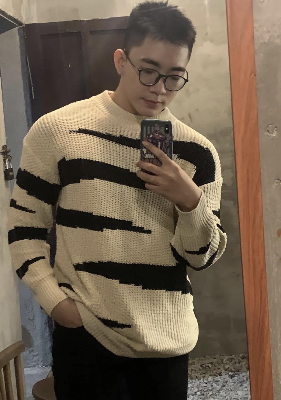 Theo chia sẻ của cậu chàng trên trang cá nhân, bộ sưu tập lần này được lấy cảm hứng từ bức tranh La moyenne région của hai tác giả người Việt là danh hoạ Hoàng Tích Chù và Nguyễn Tiến Chung.