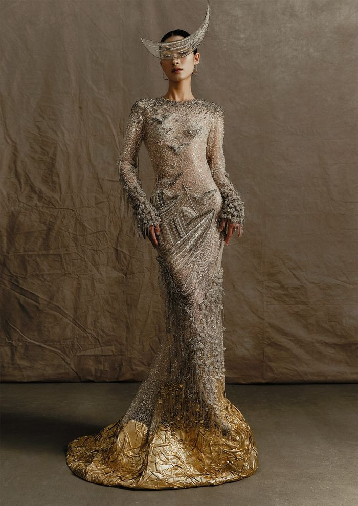 Phan Huy từng là trợ lý thiết kế của NTK Lê Thanh Hoà và từng có cơ hội hợp tác với nhiều người nổi tiếng trong làng giải trí Việt.