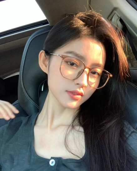 Mặc dù gây thất vọng vì vóc dáng khẳng khiu, thiếu sức sống thế nhưng Ying Ning vẫn hút ánh nhìn vì thần thái cực đỉnh.