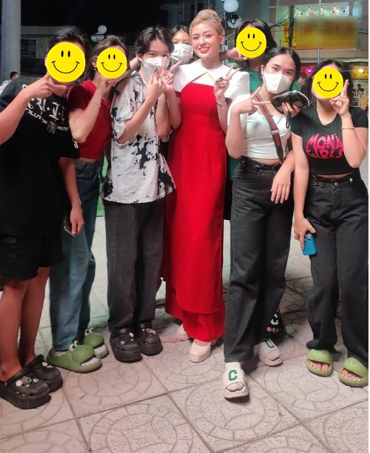 Thế nhưng giọng hát của Trần Thanh Tâm được đánh giá là yếu với cột hơi đuối, hụt hơi và chênh phô khi lên nốt cao.