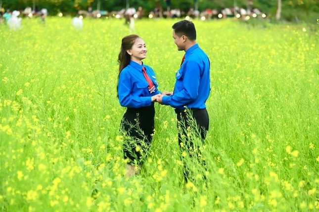 Chị Trần Thị Ánh Tuyết (Bí thư Đoàn Phường 6, quận Tân Bình) và anh Nguyễn Sĩ Phong (Bí thư Đoàn Phường 8, quận Tân Bình) là một trong những dẫn chứng sống động cho chuyện tình nảy nở từ “cán bộ áo xanh”.