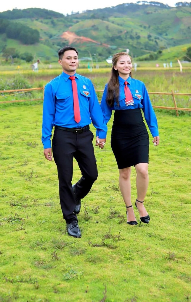 Theo chia sẻ của chị Tuyết, lần đầu gặp anh Phong, chị không có quá nhiều ấn tượng mà đơn thuần chỉ xem anh là một người đồng nghiệp cùng cơ quan và mối quan hệ chỉ dừng ở mức công việc.