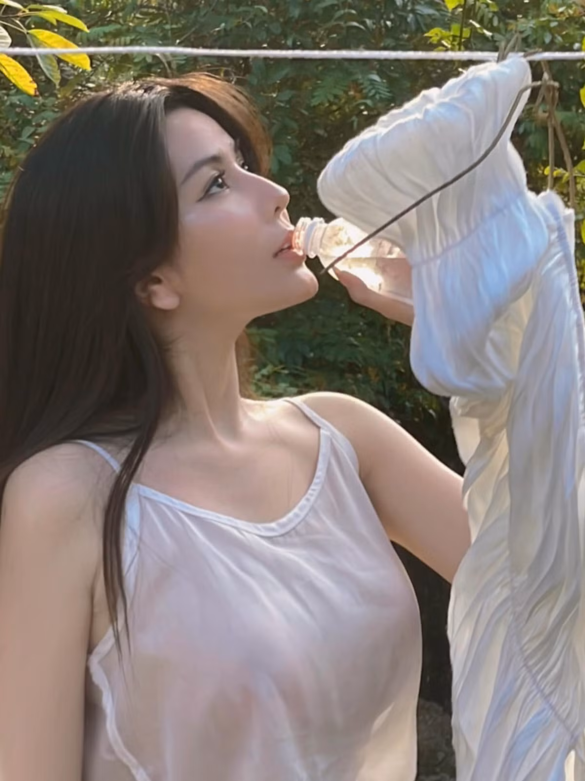 Hoa tien nu nui rung, Vo Ngoc Tran dien ao mong tang tao bao