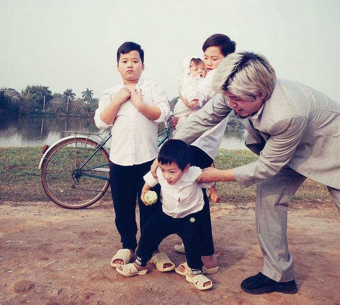 Bộ ảnh được chụp tại nhà chị và ở đầm cách nhà chị khoảng 1 km. Khung cảnh ở đây rất đẹp, và những bức ảnh phải nói là rất giống với những bức ảnh cưới kiểu cũ. Ảnh: Tổng hợp