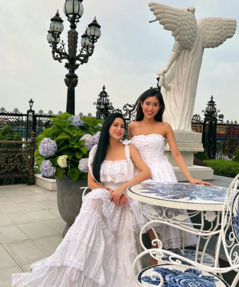 Bức ảnh nhanh chóng gây chú ý, đặc biệt là nhan sắc của bà Thủy Tiên nổi bật hơn cả.