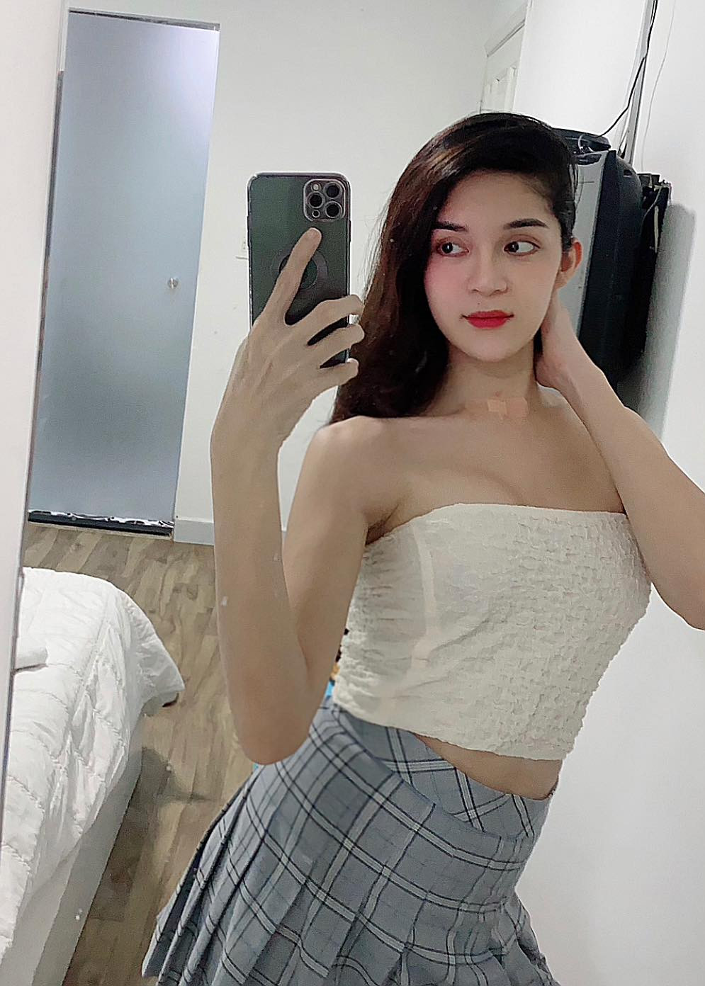 Thậm chí có người còn vào "tấn công" cô trên trang cá nhân với nhiều bình luận tiêu cực.