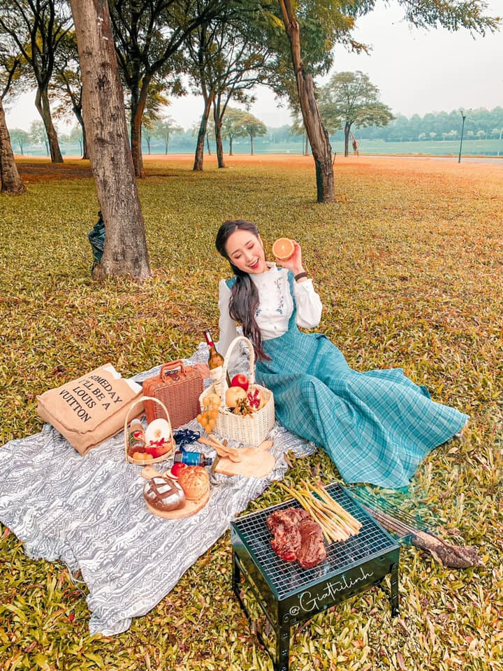 Công viên Yên Sở là địa điểm dã ngoại thời gian gần đây được giới trẻ tìm đến.