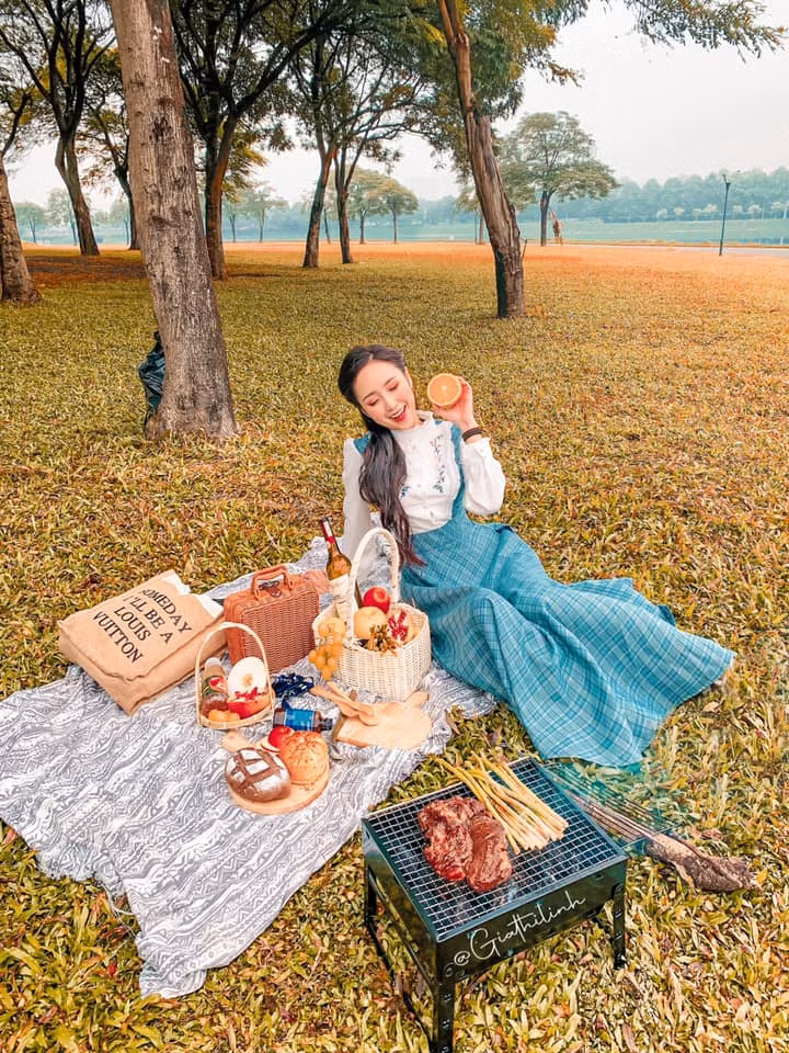 Công viên Yên Sở là địa điểm dã ngoại thời gian gần đây được giới trẻ tìm đến.