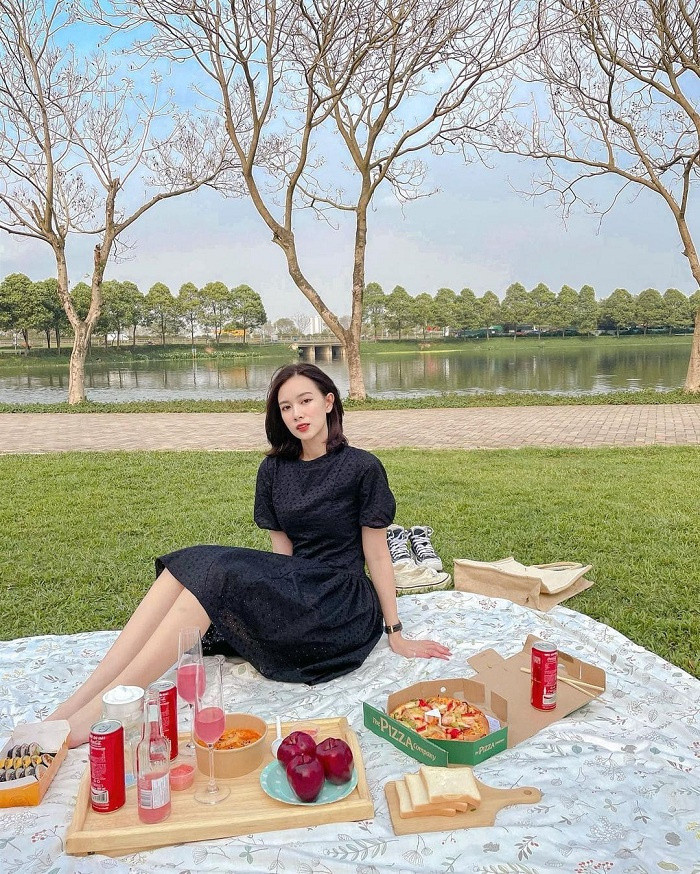 Nếu chưa biết 8/3 nên đi chơi ở đâu thì bạn có thể lên kế hoạch cho một chuyến picnic ở Công viên Yên Sở.