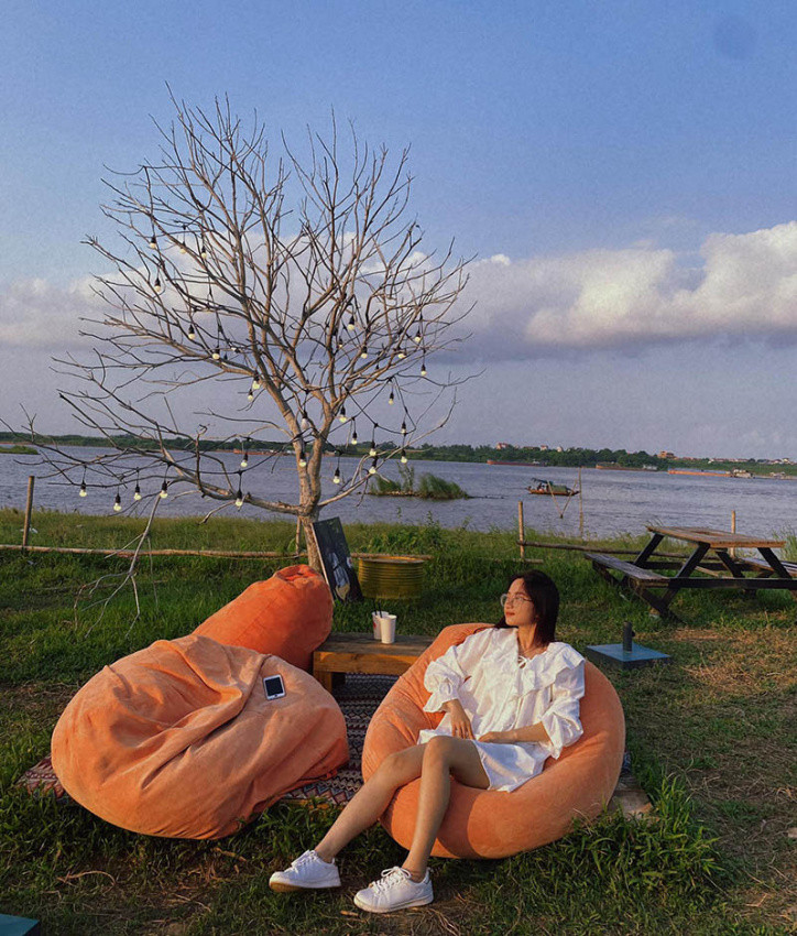 Khu vườn hội tụ các loài hoa gây thương nhớ vào 4 mùa quanh năm cũng là nơi hẹn hò, vui chơi thích hợp.