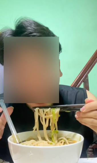 Tuy nhiên, trào lưu kết hợp lạ lẫm giữa một món mặn trộn với nước ngọt vẫn khiến nhiều người không ngừng hoài nghi.