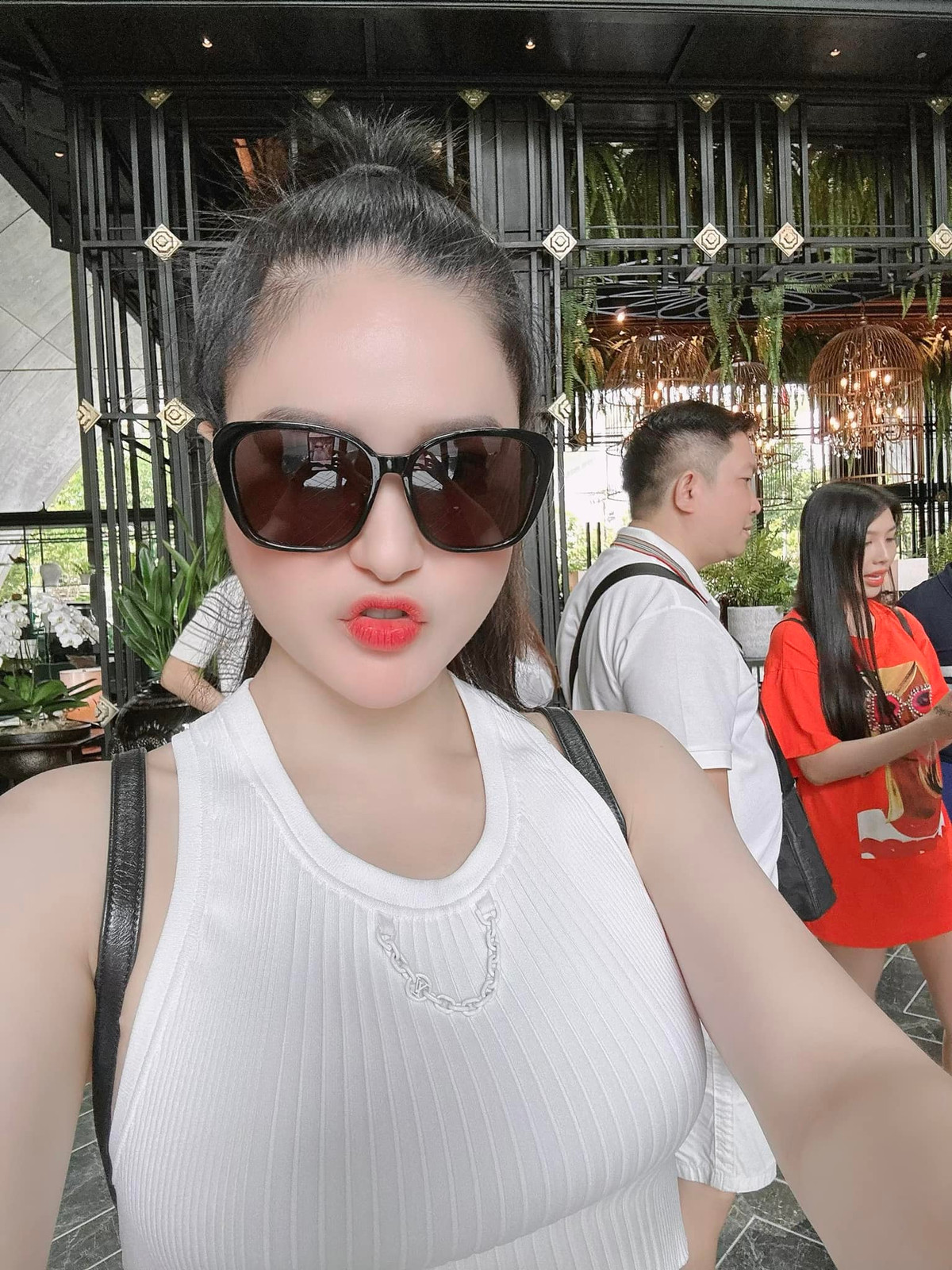 Bên dưới bài đăng, nhiều người không khỏi bất ngờ vì Đoàn Di Băng lại có cặp má "bánh bao" đến thế.