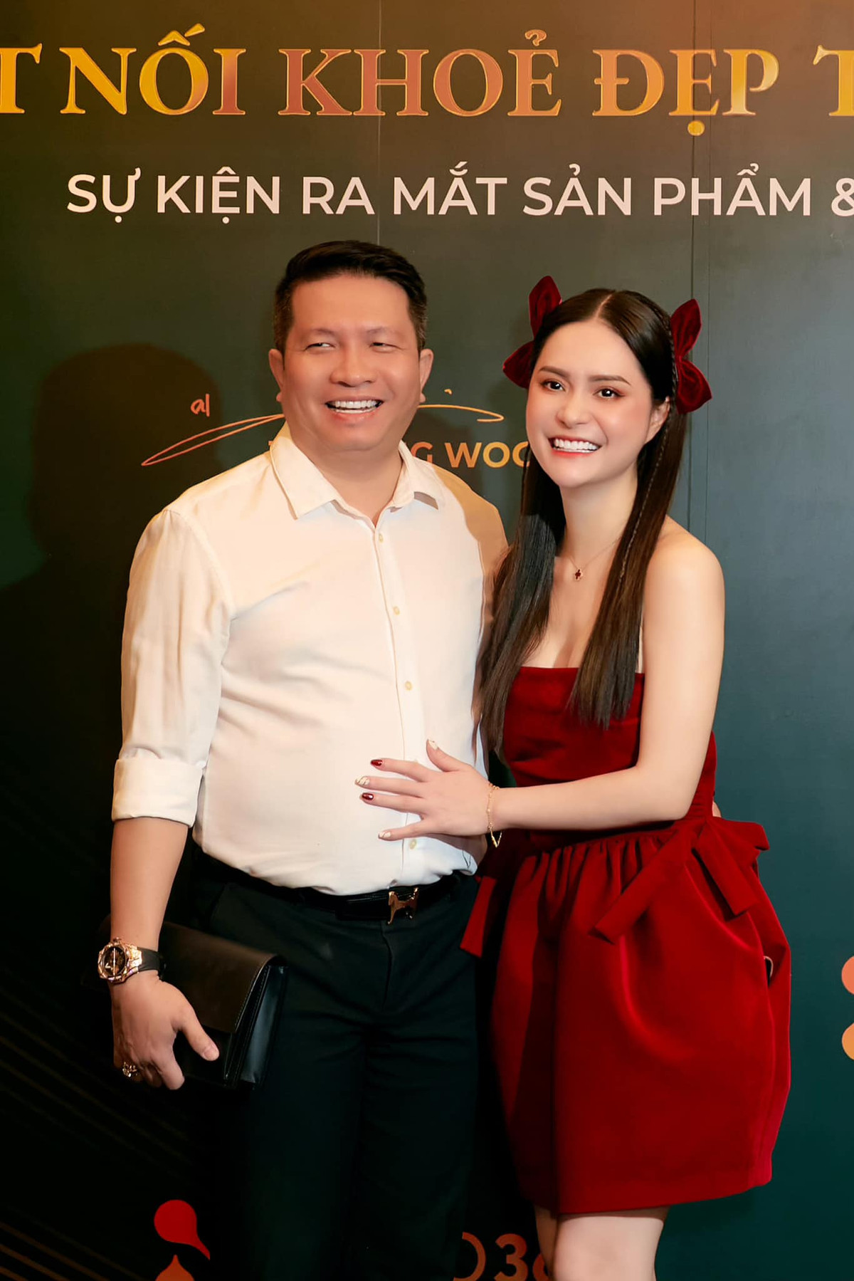 Trên trang cá nhân Đoàn Di Băng nhiều lần bị ông xã đại gia trêu đùa, "troll" bằng nhan sắc thật.