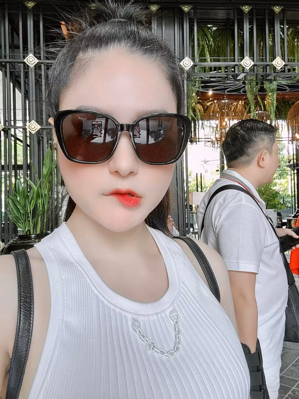 Đại gia Nguyễn Quốc Vũ còn đăng tải kèm dòng chú thích: "Vậy chứ nói mặt mâm là giận, là thanh minh giải thích".