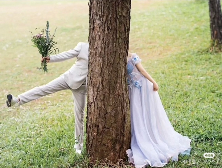 Cư dân mạng đều trầm trồ với độ "độc không thể ngờ" của các bộ ảnh cưới từ thời những năm 2000 thế này.