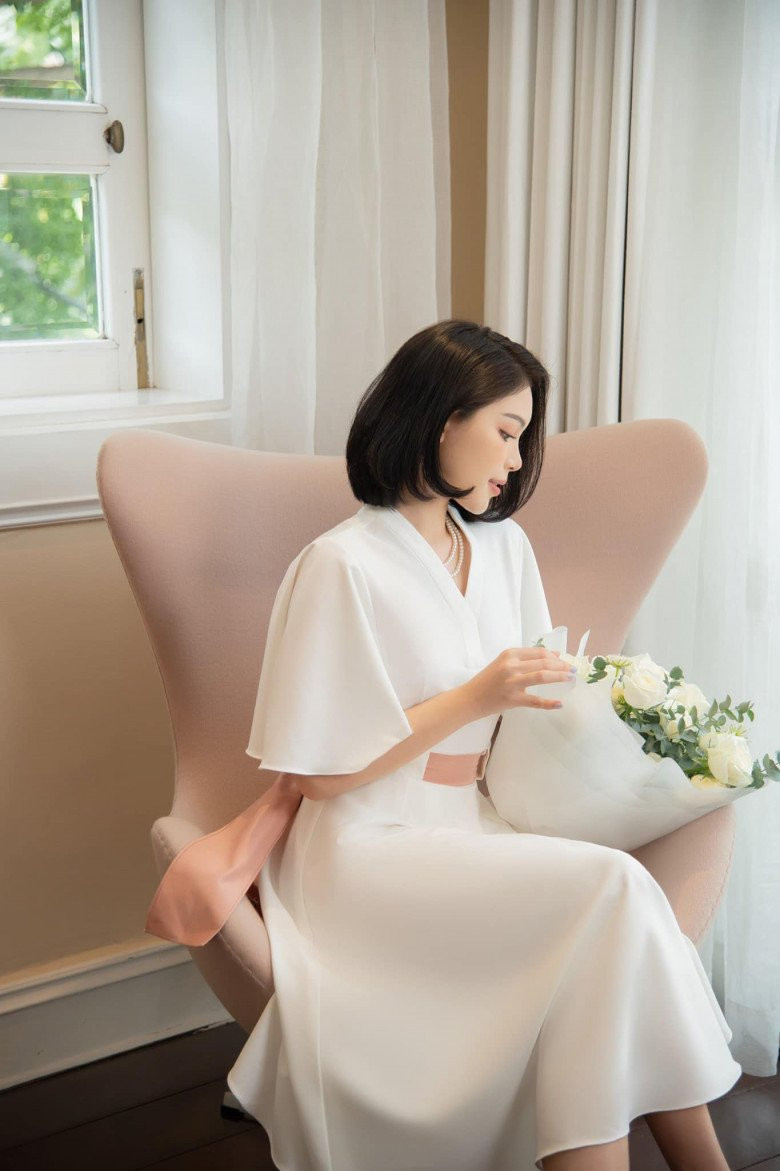 Vợ sắp cưới của thiếu gia Phillip Nguyễn bày tỏ cô mong sự ấm cúng, thân mật trong ngày trọng đại nên muốn bạn thân làm phù dâu.