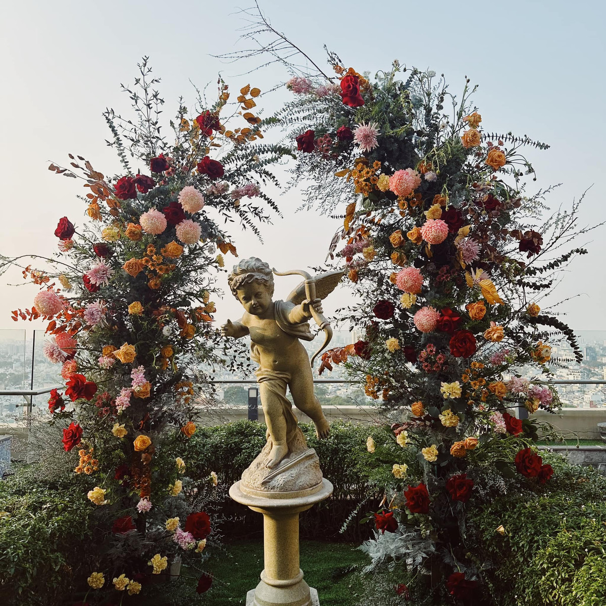 Dù chỉ "nhá hàng" vài tấm ảnh cũng đủ khiến những người yêu mến cặp đôi phải đứng ngồi không yên.