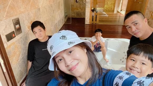 Hiện tại nữ MC VTV có cuộc sống hạnh phúc bên chồng mới cũng đã trải qua một lần chia tay và có một cậu con trai.