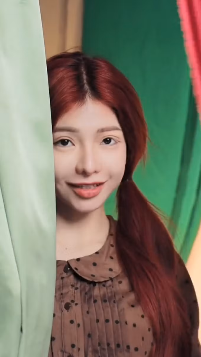 Cùng thực hiện trend biến hình Thị Mầu và nhận được sự quan tâm lớn, clip của Bùi Thảo Ly sau khi chia sẻ đã bị đặt lên bàn cân so sánh với lời lẽ không hay.