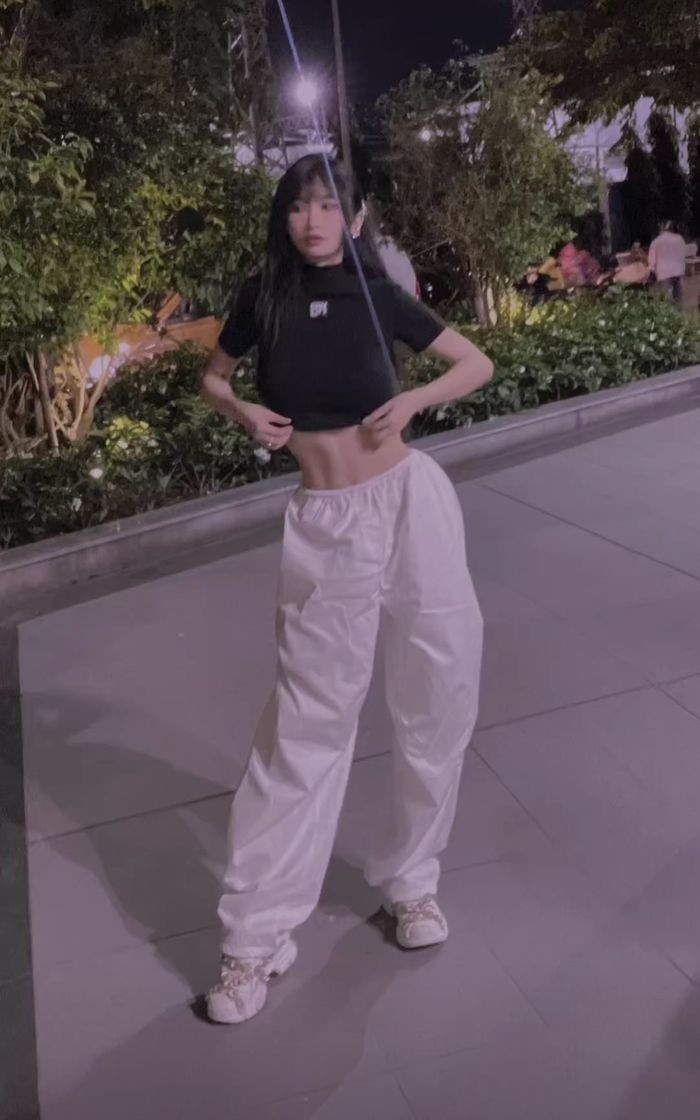 Cựu hot girl 8x ngày nào vẫn khiến khán giả trầm trồ trước vóc dáng nuột nà.