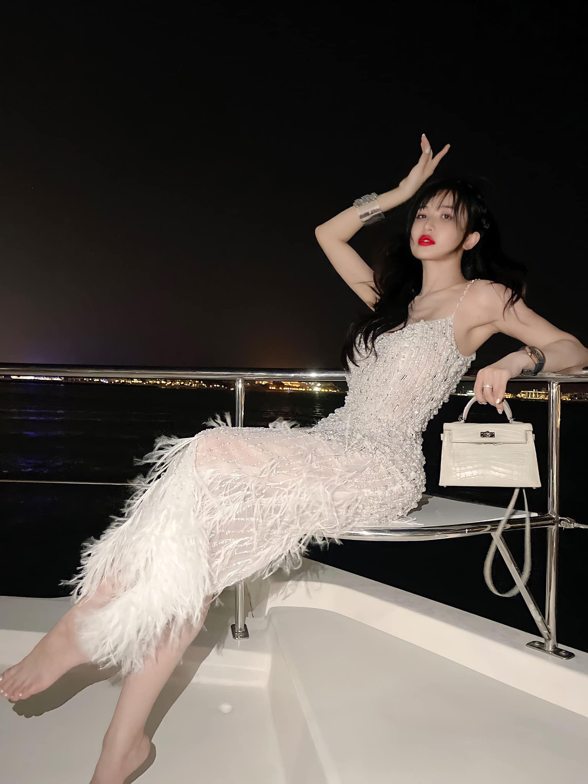 Mỗi khoảnh khắc Mina Phạm đăng tải đều kiếm bộn lượt thích, lời khen có cánh. Ảnh: FBNV