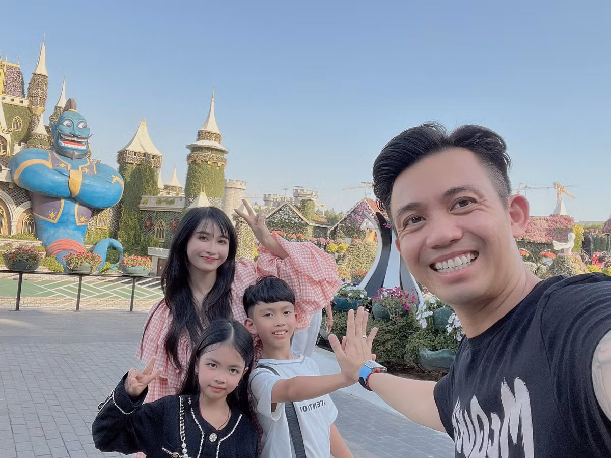 Vợ Minh Nhựa - Mina Phạm là cái tên quen thuộc trên MXH, cô "gây bão" nhờ lối sống xa hoa cùng phong cách thời trang "phủ" toàn hàng hiệu.