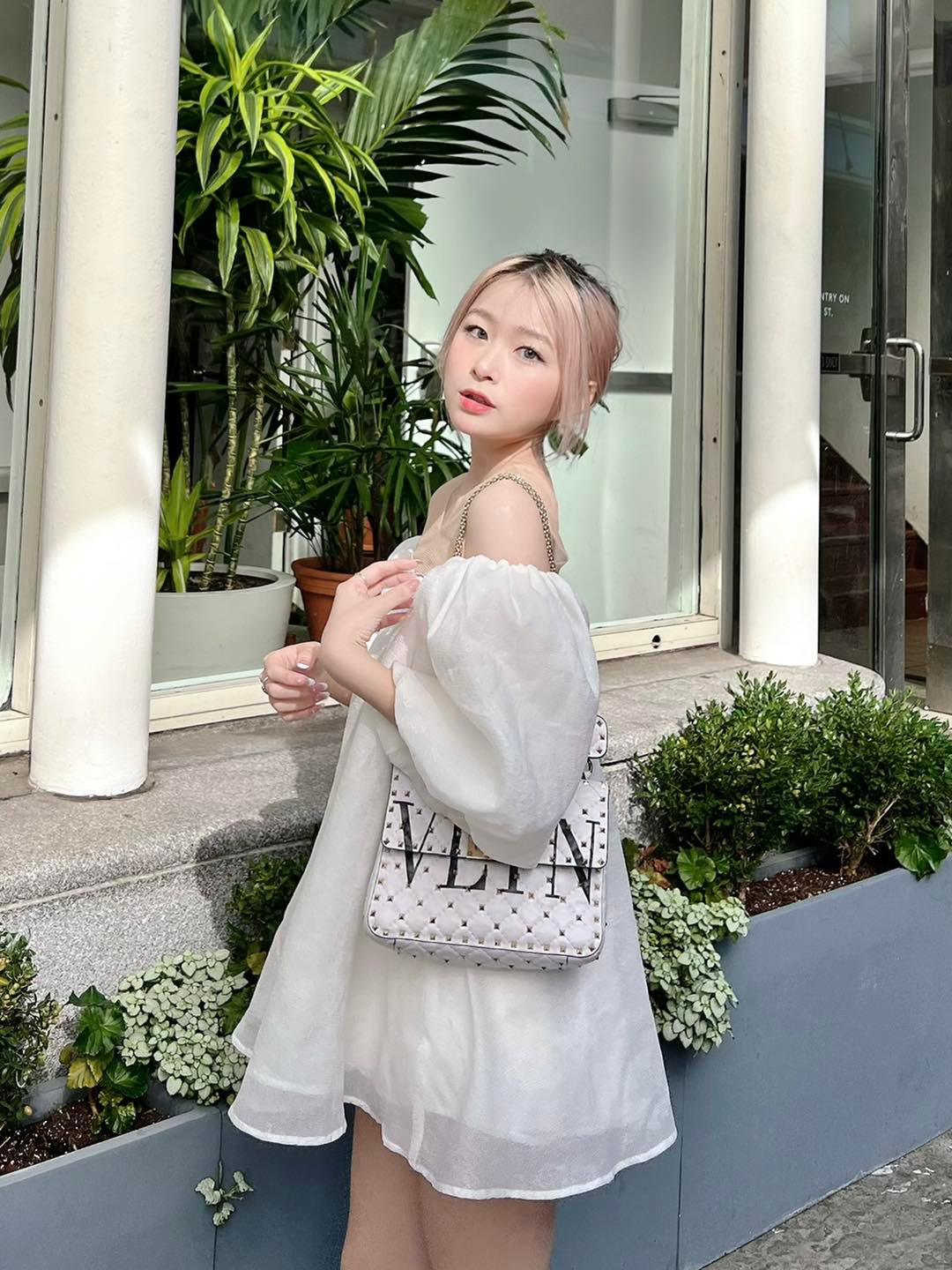 Sau khi đoạn chia sẻ của Chao được đăng tải, nhiều độc giả cảm thấy bất ngờ vì chi phí 1 tháng của cô nàng tại Mỹ có khi bằng người bình thường tiêu cả năm. Ảnh: FBNV