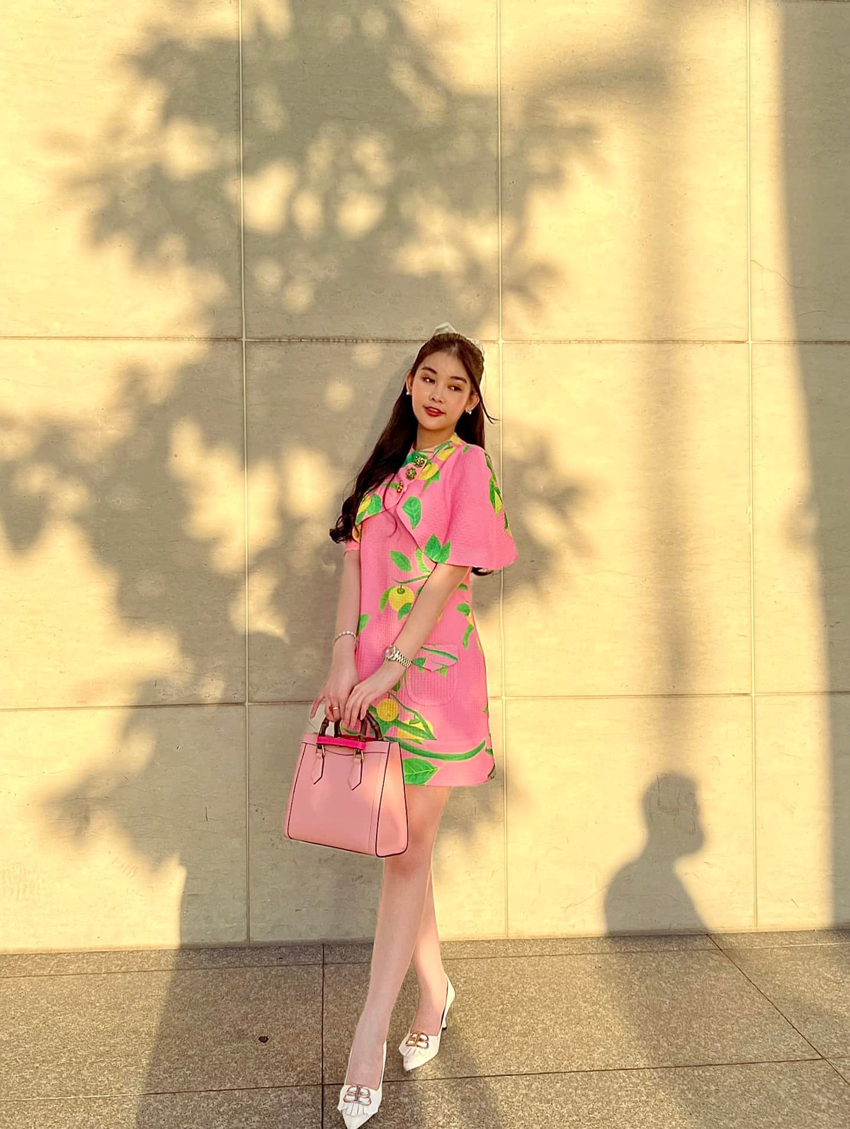 Hiện tại Lê Âu Ngân Anh đang có gia đình nhỏ cực kỳ hạnh phúc. Cô cũng không ngại khoe ảnh chồng cùng đám cưới sang trọng lên mạng xã hội.