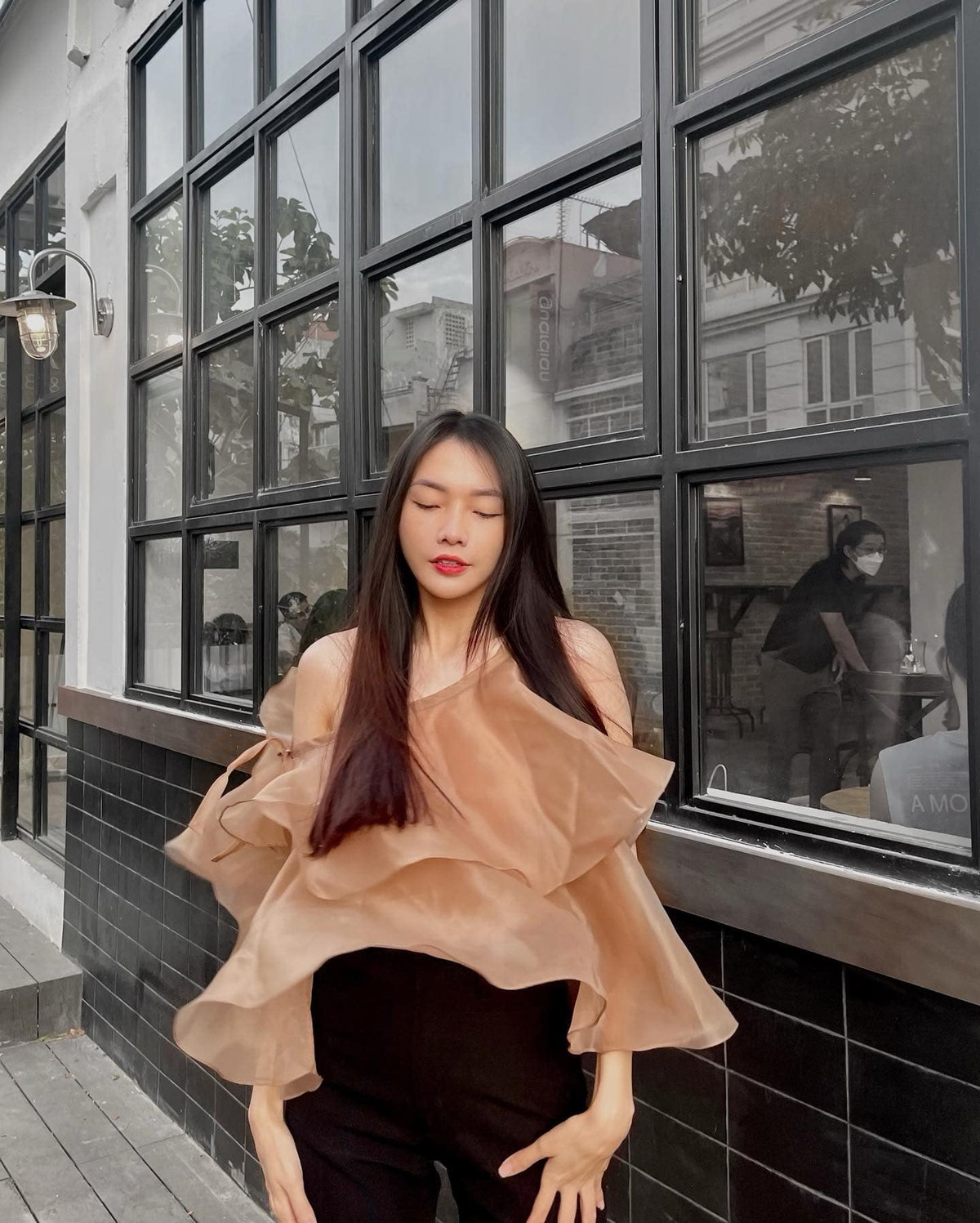 Hiện tại, cô nàng đang sở hữu tài khoản Instagram và TikTok hàng chục ngàn lượt theo dõi. Tại đây Thu Thảo chia sẻ những chuyến vi vu khắp chốn, những khoảnh khắc hàng ngày.