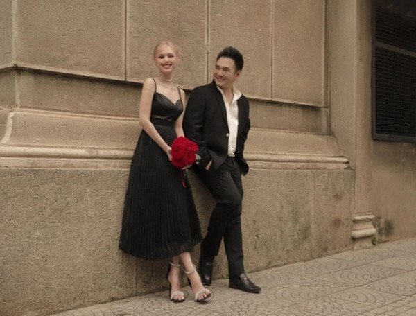 Cụ thể, nhân dịp Valentine trắng, Xemesis đã gây chú ý khi khoe được bà xã tặng quà.